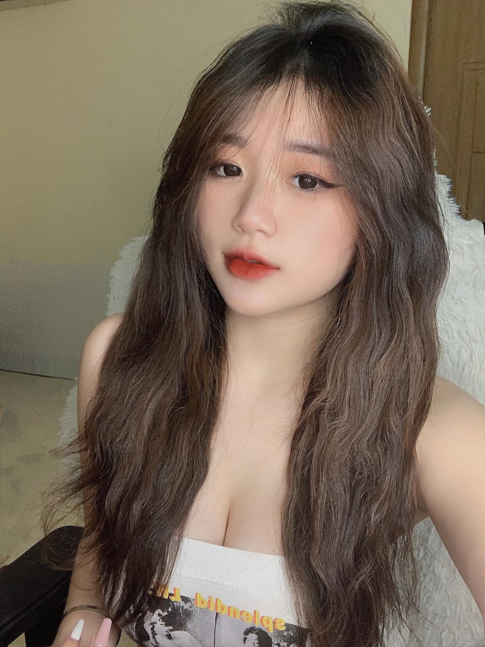 Hà My mmlive rủ bạn thân cùng địt 2 anh Tây