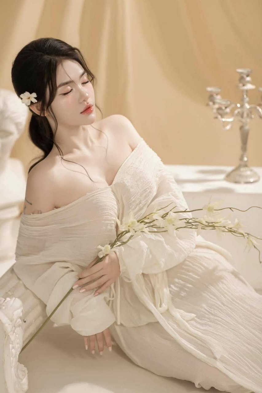 Chồng yêu vay nợ dân xã hội đen vì công ty phá sản, Cô vợ bị bắt bán thân để trả cho chồng